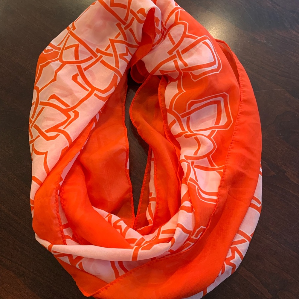 NWOT lightweight infinity scarf